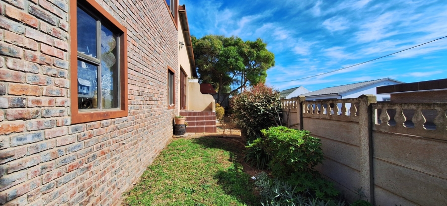 3 Bedroom Property for Sale in Albertinia Western Cape
